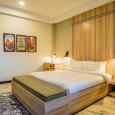 Roomy Crossroads Hotel, ペシャワール エクステリア 写真