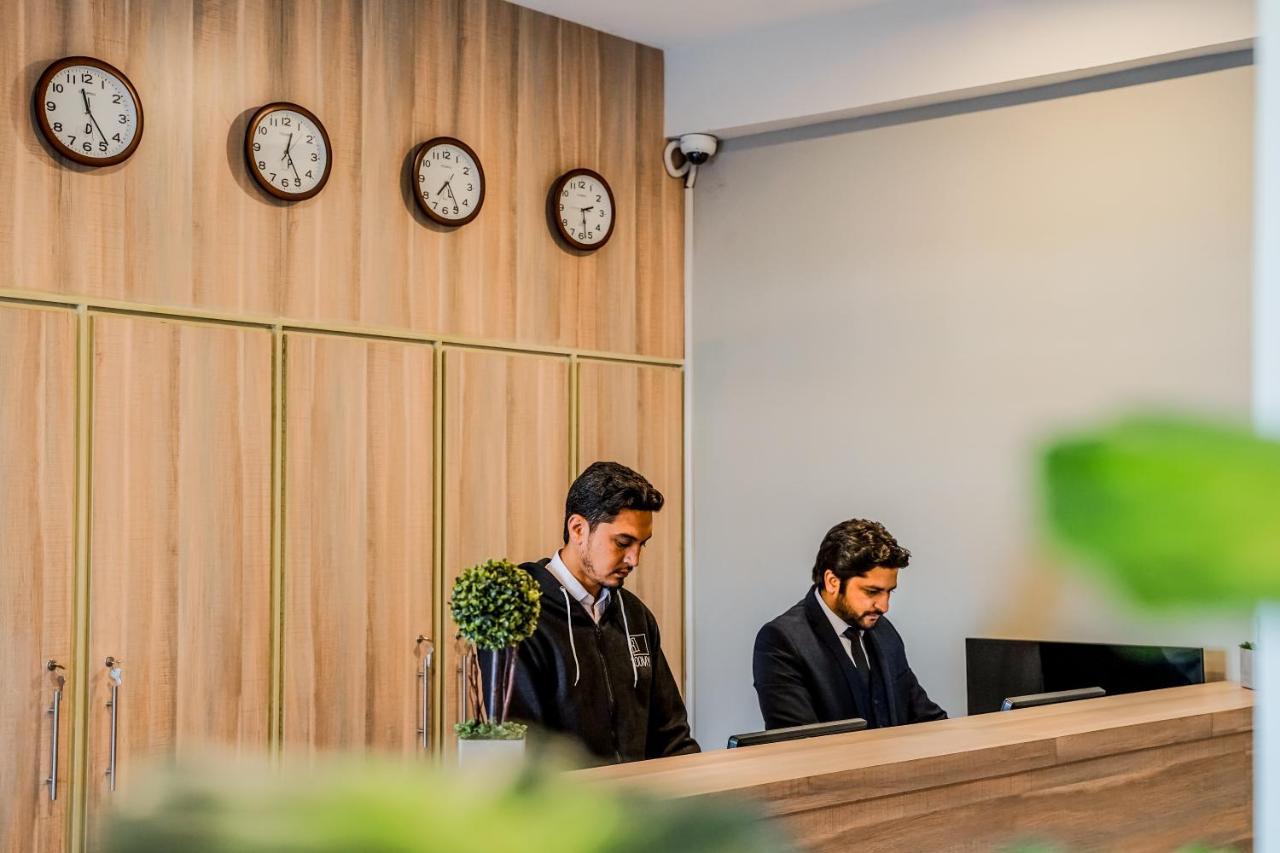 Roomy Crossroads Hotel, ペシャワール エクステリア 写真