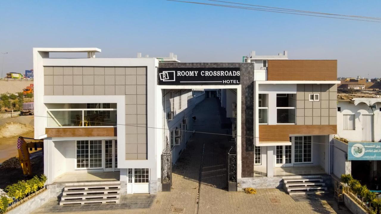 Roomy Crossroads Hotel, ペシャワール エクステリア 写真