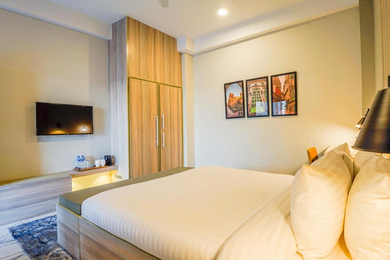 Roomy Crossroads Hotel, ペシャワール エクステリア 写真